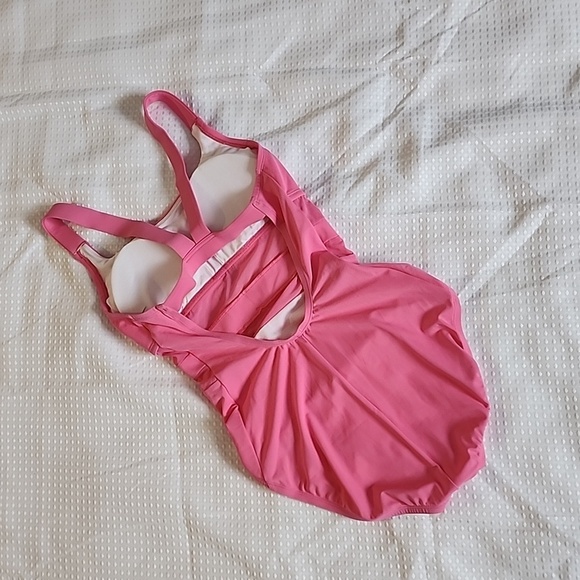 Nike brand one-piece swimsuit, pink, size M - Picture 6 of 10
